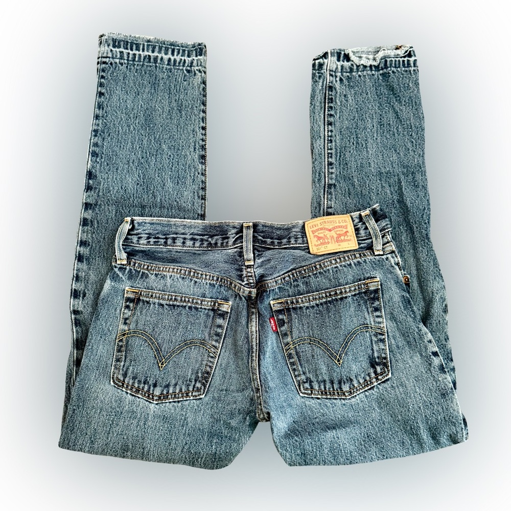VTG LEVI’S BLUE MID-RISE BOYFRIEND STYLE DENIM JEANS // SIZE 24💙